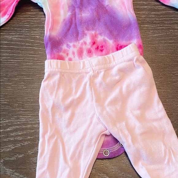 Carter’s Long Sleeve Onesie W/3 Pants, Size NB - Picture 5 of 10